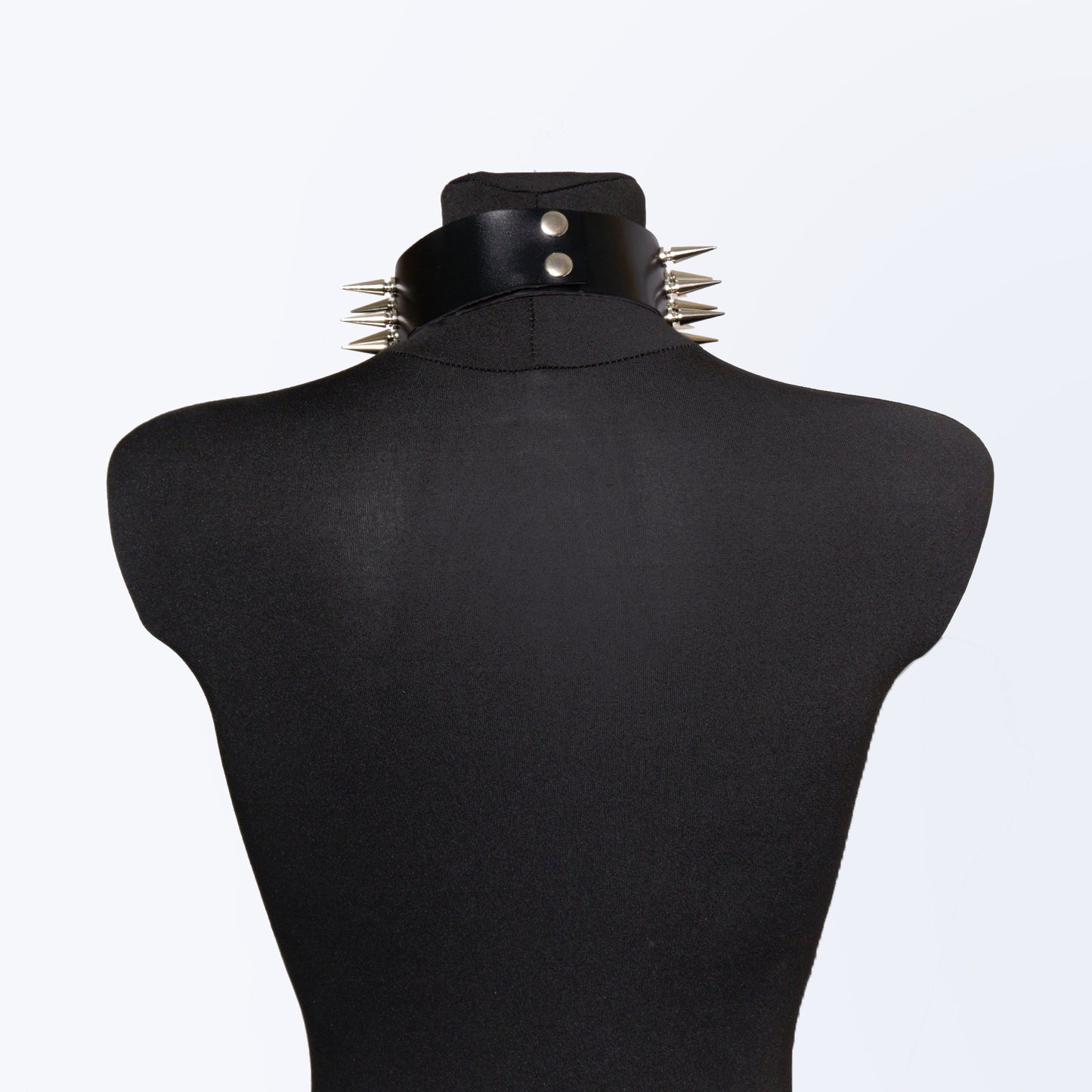 Leather Spiked Choker with Chain – Bold, Brutal & Unapologetically Sexy