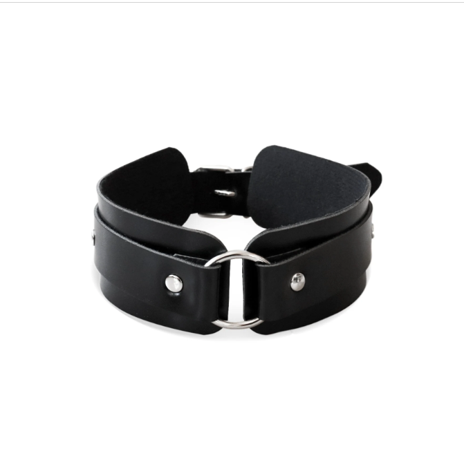 Leather submissive collar